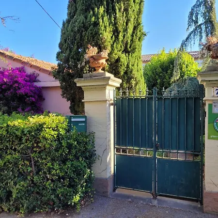 Maison Arboree De 39 M2 - Piscine Et A 400m - *